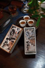 Load image into Gallery viewer, Rock Bone and Hidden Fragrance, Auspiciousness at Year-End | Tongxinshe Teahouse's 2025 Finale: Limited-Edition Kengjian Cassia Tea "Wanshi Ruyi" (All Wishes Come True), A Masterpiece by Intangible Cultural Heritage Inheritor 万狮如意。