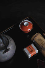 Load image into Gallery viewer, Tongxin Tea House | Appreciation of Jingdezhen's Handmade Coral Red Gaiwan