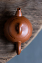 Load image into Gallery viewer, Exquisite Recommendation of Tongxin She Teahouse —— Begonia Red Qin Quan Teapot