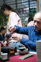 Load image into Gallery viewer, Aged to Ruby Red, Tripled in Worth; One Sip of Danya Unveils the Universe — Tongxinshe Teahouse Recommends Master Wang Guoxing's Limited Signed Edition 1997 Danya Aged Shui Xian