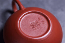 Load image into Gallery viewer, Hui Xiang Yun "Rare Zhu Ni Wu Nian Teapot."