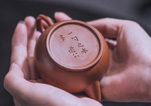 Load image into Gallery viewer, Guava purple clay teapot/100cc is completely handmade.