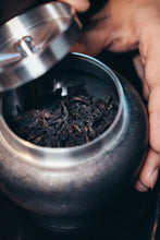 Load image into Gallery viewer, The Charm of Tin Tea Cans: Preserving the Elegance of Tea in an Oriental Style