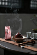 Load image into Gallery viewer, Tongxin She Tea House Premium Recommendation | 2025 Charcoal-Roasted "桃醉 Peach Enchantment" Shuiliandong Rougui