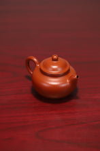 Load image into Gallery viewer, The Chinese Yixing purple clay teapot "Zhou Pi Zhu Ni Lotus Seed Teapot" is completely handmade.