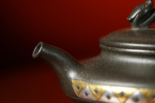 Load image into Gallery viewer, "The 'Xiaoqing' Purple Clay Teapot Handmade by Tang Xuanwu: The Integration of Tradition and Poetry"