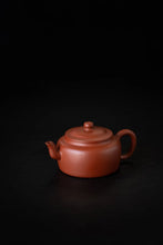 Load image into Gallery viewer, Tongxin She Teahouse New Arrival | Qin Xin's "Top Grade Dahongpao Zhu Clay Sun Hat Pot": When Practical Ware Meets Millennium Cultural Heritage