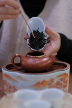 Load image into Gallery viewer, The limited-edition rock tea "Ku Mu Feng Chun Rou Gui" of Tongxin She Teahouse, to experience the charm of Wuyi rock tea.