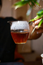 Load image into Gallery viewer, Tongxin She Tea House Exclusive Release | 1999 Yiwu Zheng Mountain Aged Raw Pu'er Tea, Hand-Signed Version by Master Du Qiongzhi