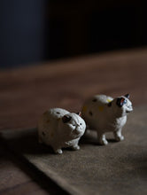 Load image into Gallery viewer, Tea Companions of Gentle Charm · Handmade Purple Clay Cat Tea Pets from Tongxin She紫砂猫咪🐱