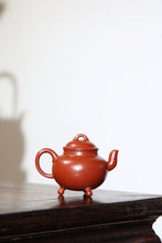 Load image into Gallery viewer, Tripod Gong Ju teapot, handmade/100cc