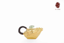 Load image into Gallery viewer, 9999 gilt "bergamot" sterling silver teapot, which comes from the century-old teapot maker "Hongji Treasure".