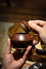 Load image into Gallery viewer, “He Fu”Old purple mud from Zisha No.1 Factory in the 1970s, produced from the famous Well No. 4,