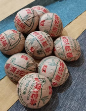 Load image into Gallery viewer, 200 grams of Da Yi Da Wan Kou "small cabbage" shu Tuo tea in 2004.