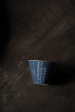 Load image into Gallery viewer, Jingdezhen hand-sprinkled blue Gong Qing Gai Wan