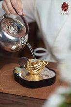 Load image into Gallery viewer, 9999 gilt "bergamot" sterling silver teapot, which comes from the century-old teapot maker "Hongji Treasure".
