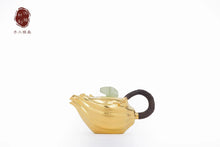 Load image into Gallery viewer, 9999 gilt "bergamot" sterling silver teapot, which comes from the century-old teapot maker "Hongji Treasure".
