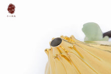 Load image into Gallery viewer, 9999 gilt "bergamot" sterling silver teapot, which comes from the century-old teapot maker "Hongji Treasure".
