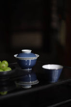 Load image into Gallery viewer, Jingdezhen hand-sprinkled blue Gong Qing Gai Wan