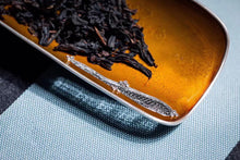 Load image into Gallery viewer, Filigree Plum Blossom Inlaid Silver Cha Ze/掐丝梅花镶银茶则.