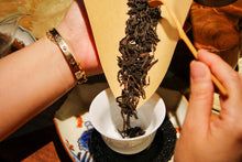 Load image into Gallery viewer, 1998 Phoenix Dancong Old Tea "Ba Xian"