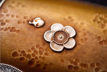 Load image into Gallery viewer, Filigree Plum Blossom Inlaid Silver Cha Ze/掐丝梅花镶银茶则.