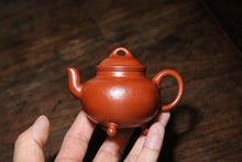 Load image into Gallery viewer, Tripod Gong Ju teapot, handmade/100cc