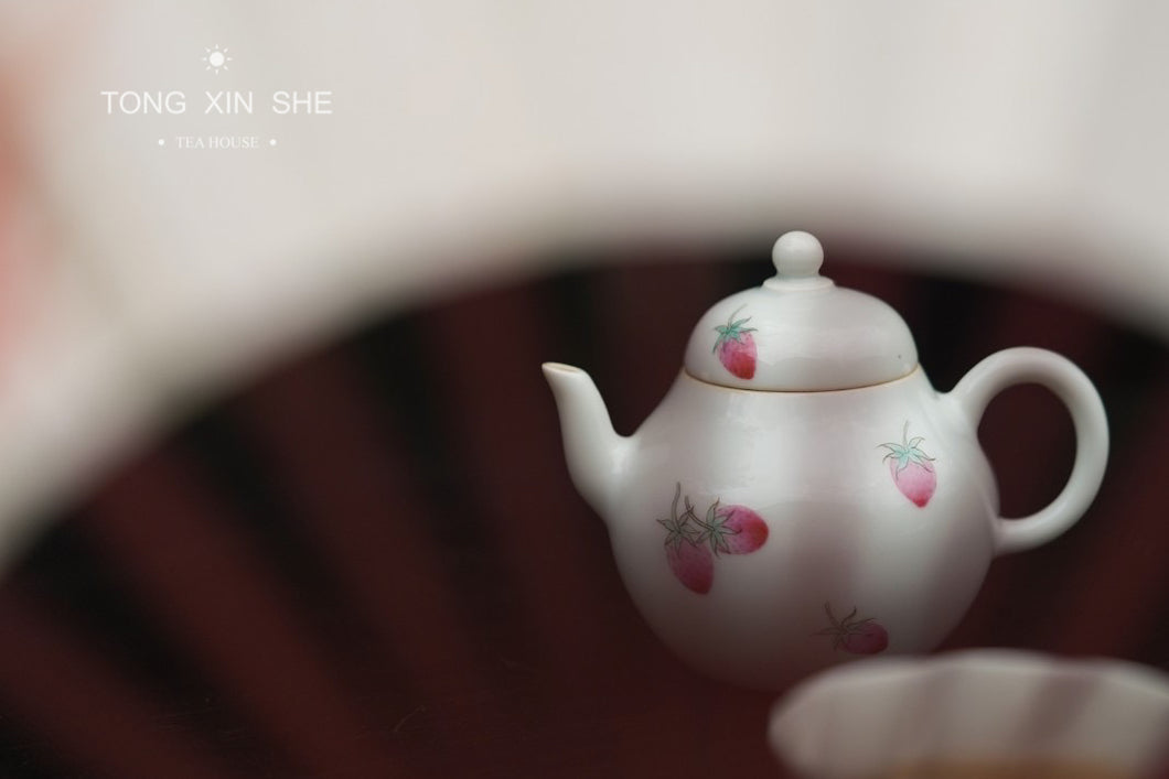 Jingdezhen Handpainted Strawberry Si Ting Small Porcelain Pot.