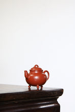 Load image into Gallery viewer, Tripod Gong Ju teapot, handmade/100cc