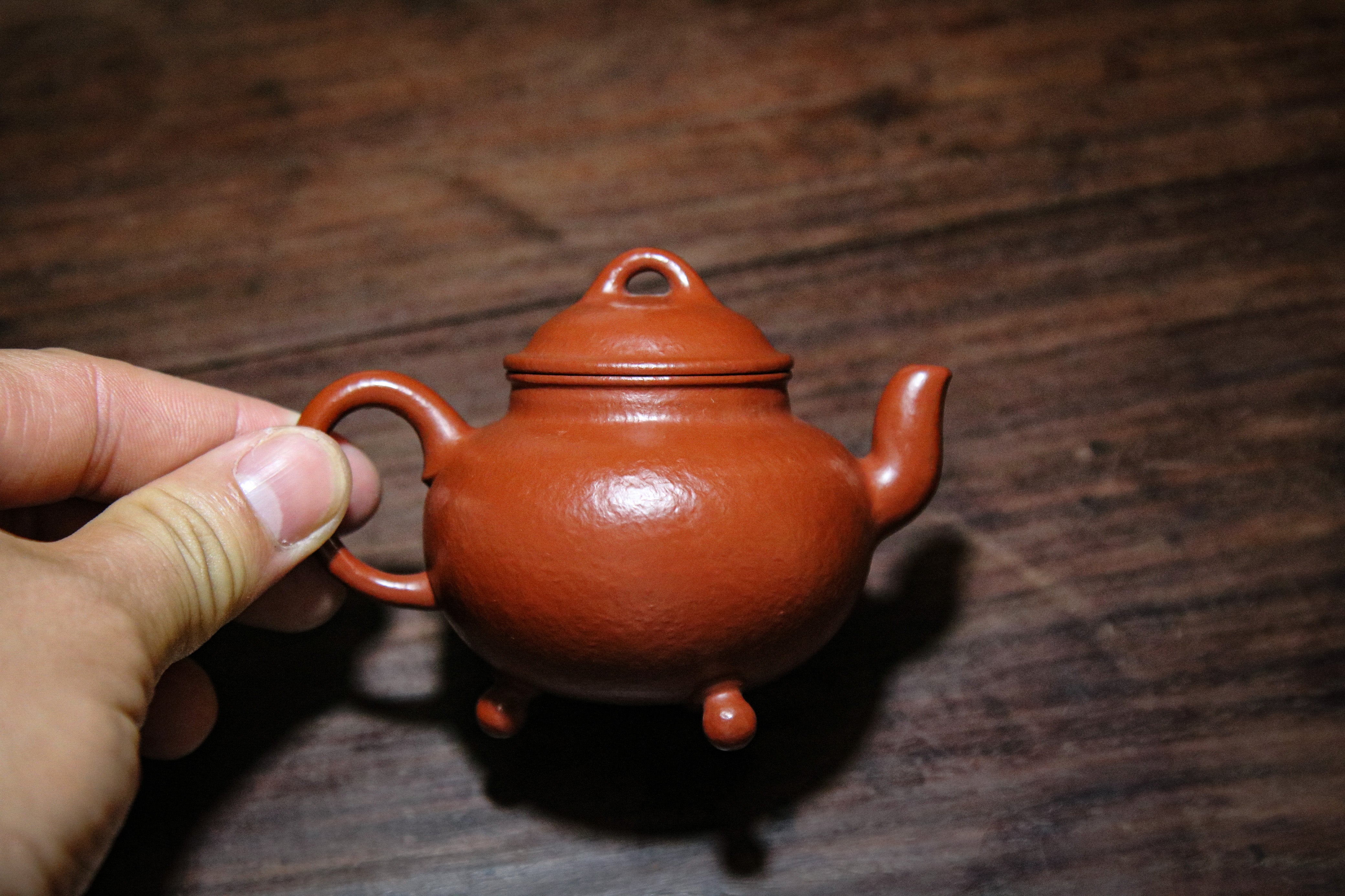 Tripod Gong Ju teapot, handmade/100cc – Tong Xin She