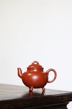 Load image into Gallery viewer, Tripod Gong Ju teapot, handmade/100cc