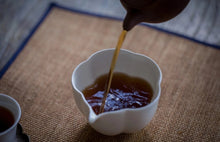 Load image into Gallery viewer, 200 grams of Da Yi Da Wan Kou "small cabbage" shu Tuo tea in 2004.