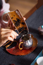 Load image into Gallery viewer, Filigree Plum Blossom Inlaid Silver Cha Ze/掐丝梅花镶银茶则.