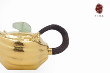 Load image into Gallery viewer, 9999 gilt "bergamot" sterling silver teapot, which comes from the century-old teapot maker "Hongji Treasure".