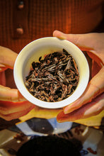 Load image into Gallery viewer, 2022 Wuyi rock tea "Lao Cong Shui Xian"/Qing You, supervised by Mr. Wang Guoxing.