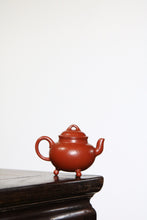 Load image into Gallery viewer, Tripod Gong Ju teapot, handmade/100cc
