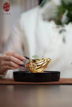 Load image into Gallery viewer, 9999 gilt "bergamot" sterling silver teapot, which comes from the century-old teapot maker "Hongji Treasure".