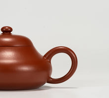 Load image into Gallery viewer, Mengchen Zhu Ni Dwarf Pear Pot, capacity: 120cc