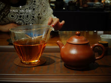 Load image into Gallery viewer, 2007 Pu'er Sheng Tea7811 Gold Award, expert review team leader Mr. Zou Bingliang
