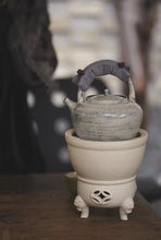 Load image into Gallery viewer, Powder-raised beam pot, tea raising and opening, capacity of about 550ml, carbon stove, electric ceramic stove, open fire can be used