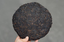 Load image into Gallery viewer, Yi Wu Puer Sheng tea in the nineties