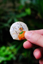 Load image into Gallery viewer, Da Ji Da Li 2015 Tangerine Peel White Tea Small Round Cake