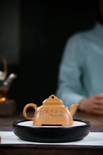 Load image into Gallery viewer, "Guling" Teapot Top Gold Duan Ni