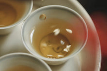 Load image into Gallery viewer, Jade Rabbit Kung Fu tea cups/set of 4.玉兔功夫茶杯