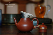 Load image into Gallery viewer, Yigong Pear Pot Bag Gold Lao Zhu Ni