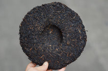 Load image into Gallery viewer, Yi Wu Puer Sheng tea in the nineties