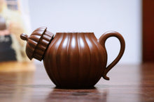 Load image into Gallery viewer, Rib-patterned pear-shaped purple clay teapot