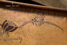 Load image into Gallery viewer, Lotus pond frog call Hu Cheng( 荷塘蛙鸣海棠壶承