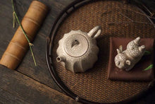 Load image into Gallery viewer, Tao Ming Tang ‘Qin Quan’ Jingdezhen Soda Glaze Teapot