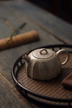 Load image into Gallery viewer, Tao Ming Tang ‘Qin Quan’ Jingdezhen Soda Glaze Teapot